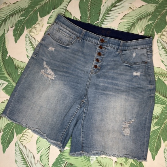 Terra & Sky Women's High Rise Button Fly Denim Shorts - Picture 2 of 7